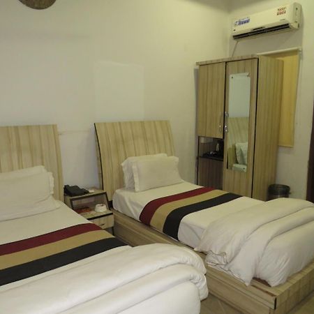 Oyo 1358 Hotel Crossroad Лакхнау Екстер'єр фото