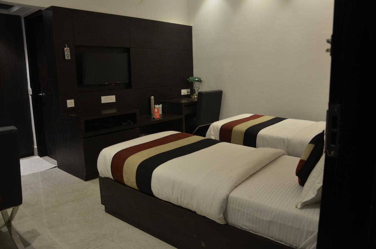 Oyo 1358 Hotel Crossroad Лакхнау Екстер'єр фото