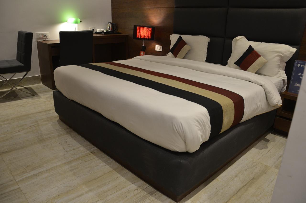 Oyo 1358 Hotel Crossroad Лакхнау Екстер'єр фото