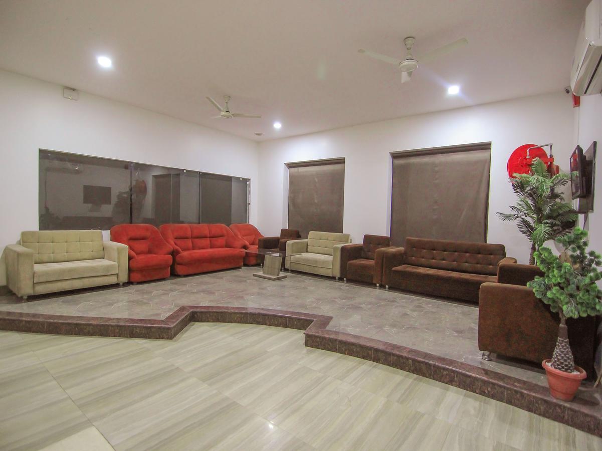 Oyo 1358 Hotel Crossroad Лакхнау Екстер'єр фото