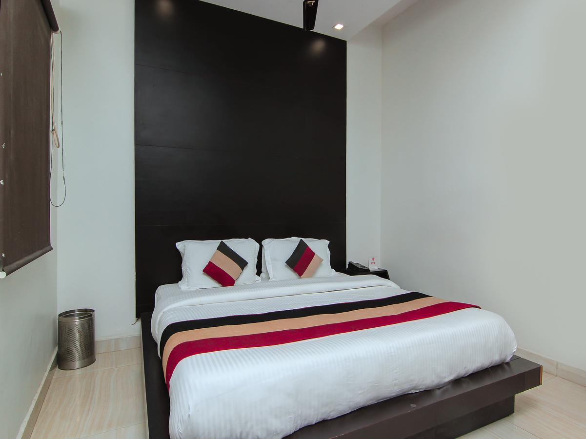 Oyo 1358 Hotel Crossroad Лакхнау Екстер'єр фото