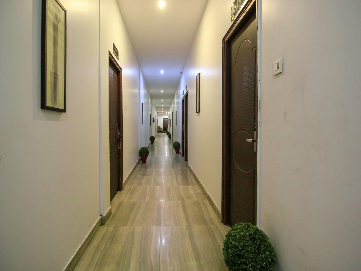 Oyo 1358 Hotel Crossroad Лакхнау Екстер'єр фото