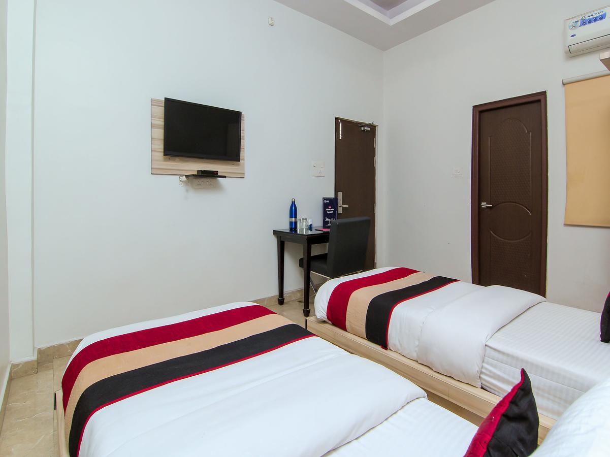Oyo 1358 Hotel Crossroad Лакхнау Екстер'єр фото