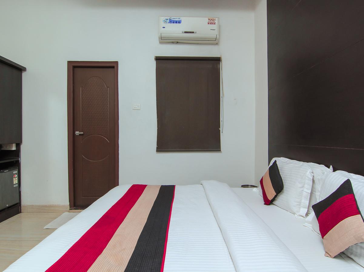 Oyo 1358 Hotel Crossroad Лакхнау Екстер'єр фото
