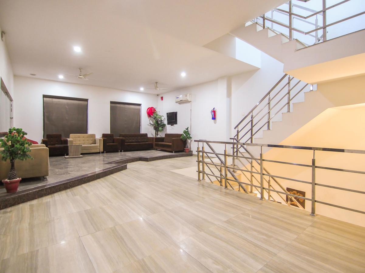 Oyo 1358 Hotel Crossroad Лакхнау Екстер'єр фото