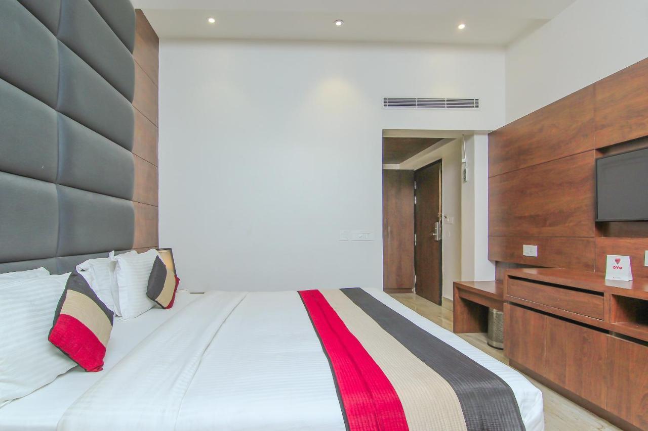 Oyo 1358 Hotel Crossroad Лакхнау Екстер'єр фото