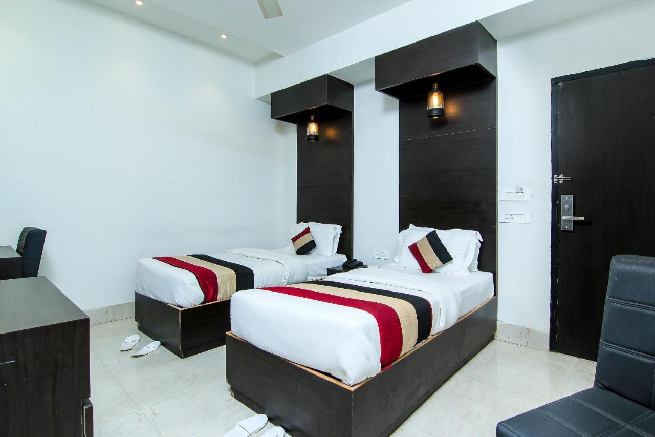 Oyo 1358 Hotel Crossroad Лакхнау Екстер'єр фото