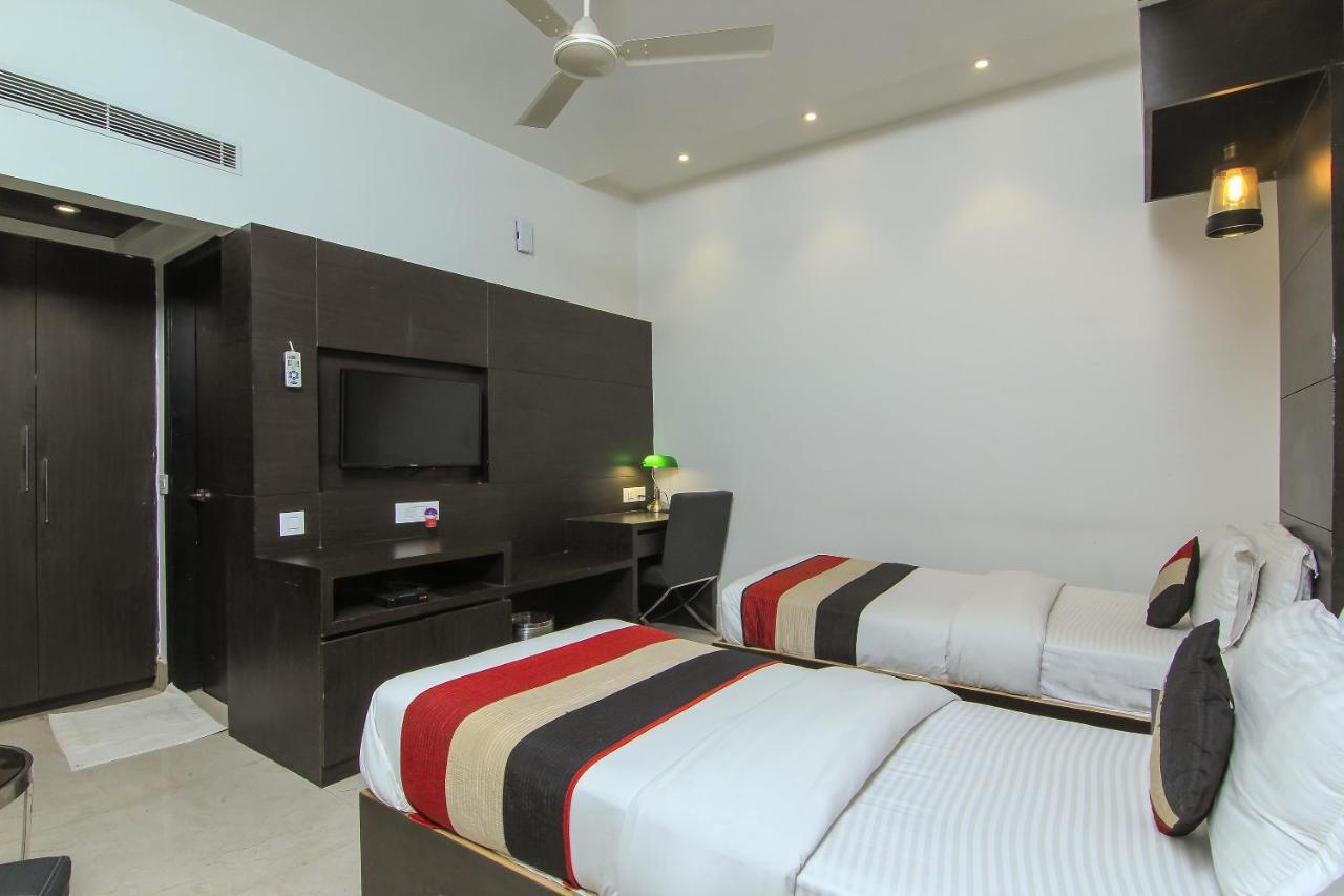 Oyo 1358 Hotel Crossroad Лакхнау Екстер'єр фото