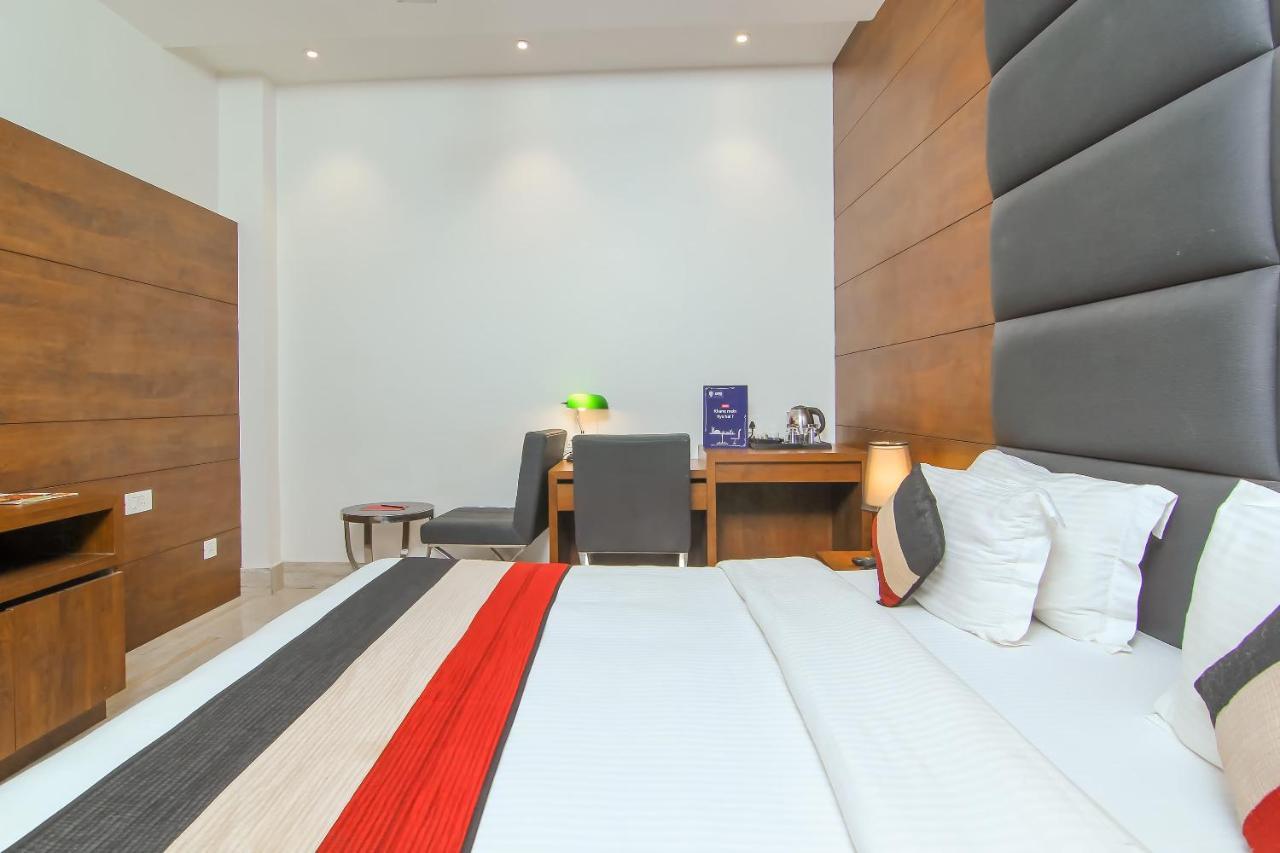 Oyo 1358 Hotel Crossroad Лакхнау Екстер'єр фото