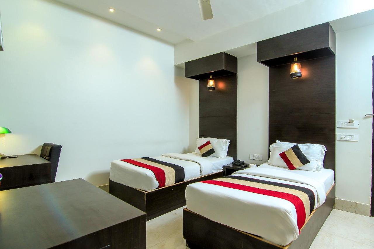 Oyo 1358 Hotel Crossroad Лакхнау Екстер'єр фото