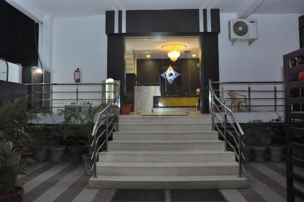 Oyo 1358 Hotel Crossroad Лакхнау Екстер'єр фото